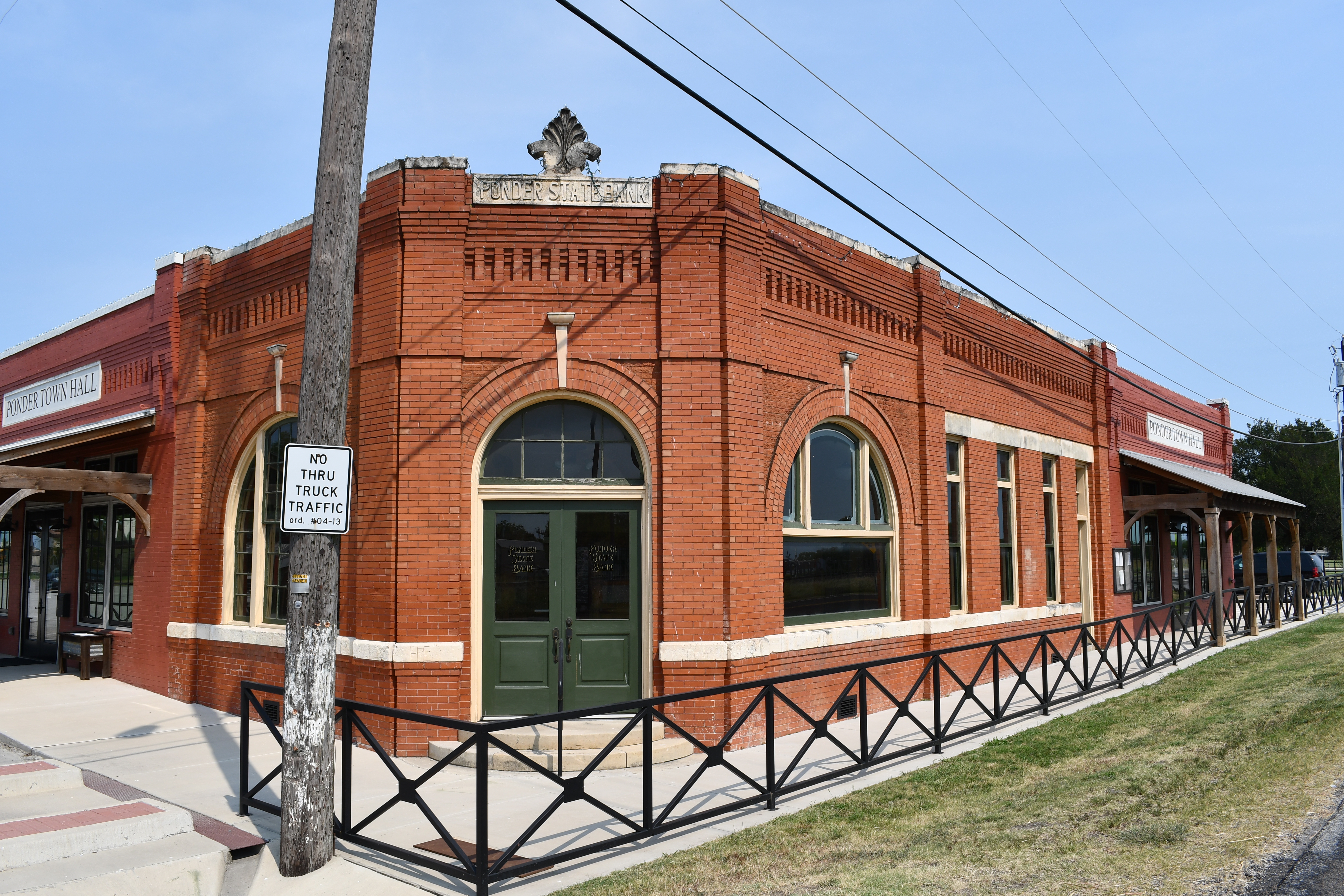 Artificial turf in Ponder, TX
